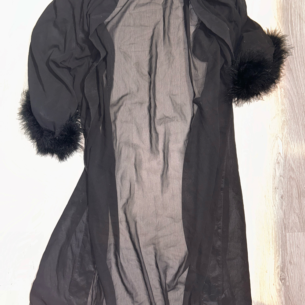 Nasty Gal Premium Jacquard Feather Robe size 4